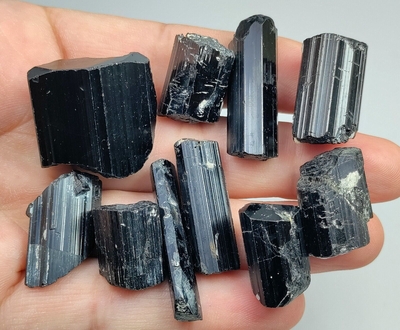 Bra Pris Parti 10 st Fin Intressant Shörl (Svart Turmalin) 394,25 carat Naturlig Kristall Större Bitar från Afganistan Köp Nu!