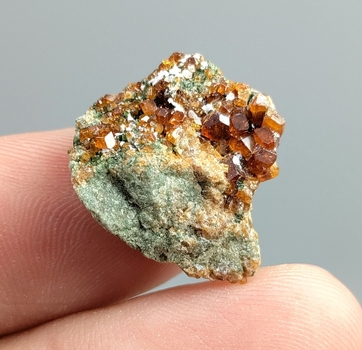 Bra Pris Mycket Fin Specimen Orange Spessartit Granat 23,81 carat Naturlig Kristall i Matrix från Afganistan Köp Nu!