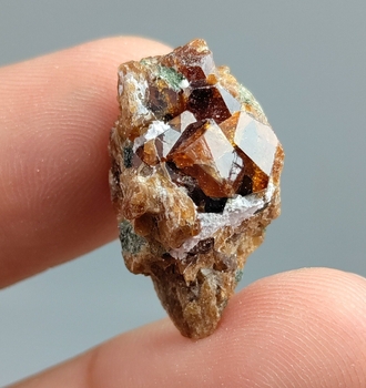 Bra Pris Mycket Fin Specimen Orange Spessartit Granat 22,65 carat Naturlig Kristall i Matrix från Afganistan Köp Nu!