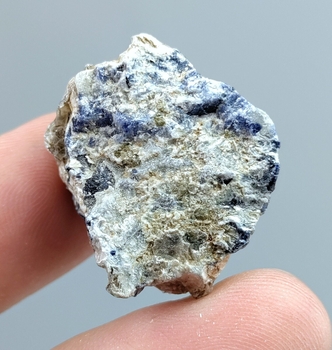 Bra Pris Mycket Fin Specimen Tvåfärgad Safir 82,71 carat Naturliga Mindre Kristaller i Glimmer Matrix från Kashmir Pakistan Köp Nu!