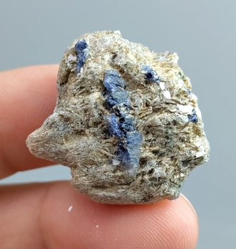 Good Price Very Nice Specimen Bicolour Sapphire 86,91 carat Natural Smaller Crystal´s in Mica Matrix from Kashmir Pakistan Purchase Now!