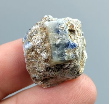 Bra Pris Mycket Fin Specimen Tvåfärgad Safir 69,01 carat Naturliga Mindre Kristaller i Glimmer Matrix från Kashmir Pakistan Köp Nu!