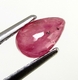 Bra Pris Mycket Fin Rosaaktigt Röd - Purpur Röd Rubin 0,72 carat Dropp Slipad Fin Lyster & Prisvärd Kvalitet från Madagaskar Köp Nu!