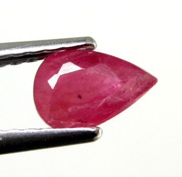 Bra Pris Mycket Fin Rosaaktigt Röd - Purpur Röd Rubin 0,55 carat Dropp Slipad Fin Lyster & Prisvärd Kvalitet från Madagaskar Köp Nu!