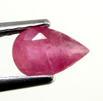 Bra Pris Mycket Fin Rosaaktigt Röd - Purpur Röd Rubin 0,45 carat Dropp Slipad Fin Lyster & Prisvärd Kvalitet från Madagaskar Köp Nu!