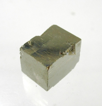 Bra Pris Mycket Intressant Samlarobjekt Pyrit (Svavelkis) 8,85 gram Naturlig Kubisk Kristall från Navajun, La Rioja, Spanien Köp Nu! 