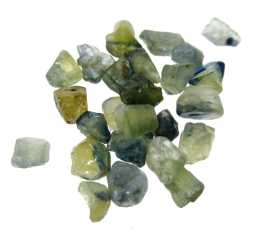 Bra Pris Parti 25 st Mycket Fin Rå Oslipad Gulaktigt Grön-Grön Blå Vit Safir 20,62 carat Naturliga Kristaller Bra Färg & Kvalitet från Afrika Köp Nu!
