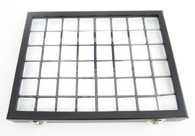 Bra Pris Etui för ädelstenssamlingen med låsbart lock i glas, inklusive 48 st 30x30 mm box. Storlek på lådan är 280x210 mm Köp Nu!