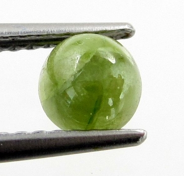 Bra Pris Fin Kvalitet Mycket Sällsynt Grön Demantoid Granat 0,81 carat Rund Cabochon Slipad Fin Färg & Lyster från Afrika Köp Nu!