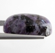 Bra Pris Mycket Sällsynt Vackert Lila Mönstrad Charoit 12,81 carat Oval Cabochon från Sibirien Ryssland Köp Nu!