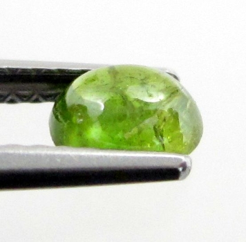 Bra Pris Fin Kvalitet Mycket Sällsynt Grön Demantoid Granat 0,59 carat Oval Cabochon Slipad Fin Färg & Lyster från Afrika Köp Nu!