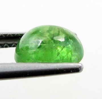 Bra Pris Mycket Fin Grön Tsavorit Granat 1,54 carat Oval Cabochon Mycket Bra Slipning & Lyster från Tanzania Köp Nu!