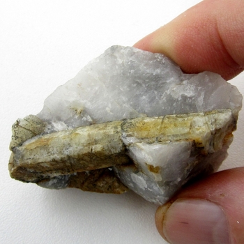 Bra Pris Mycket Fin Intressant stuff Beryll i Kvarts 32,5 gram Lång Fin Beryll Kristall från Ytterklippen Bjurholm Västerbotten Köp Nu!