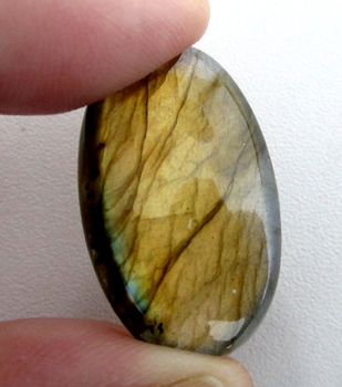 Bra Pris Mycket Fin Kvalitet Regnbågs Lystrande Labradorit 29,78 carat Oval Cabochon Slipning Suverän Lyster & Färgspel från Madagaskar köp Nu!