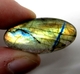 Bra Pris Mycket Fin Kvalitet Regnbågs Lystrande Labradorit 41,31 carat Oval Cabochon Slipning Suverän Lyster & Färgspel från Madagaskar köp Nu!