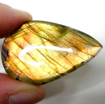 Bra Pris Mycket Fin Kvalitet Regnbågs Lystrande Labradorit 45,29 carat Dropp Cabochon Slipning Suverän Lyster & Färgspel från Madagaskar köp Nu!