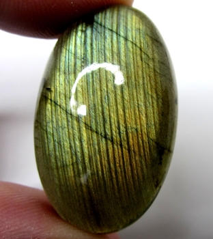 Bra Pris Mycket Fin Kvalitet Regnbågs Lystrande Labradorit 50,05 carat Oval Cabochon Slipning Suverän Lyster & Färgspel från Madagaskar köp Nu!