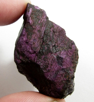 Bra Pris Mycket Sällsynt Purpurit 27,8 gram Naturligt Brottstycke med Fin Färg och Kvalitet från Afrika Köp Nu!