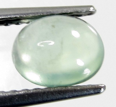 Bra Pris Mycket Fin Färg Äppelgrön Prehnit 1,21 carat Oval Cabochon Slipning Helt Transparent & Topp Kvalitet från Madagaskar Köp Nu!