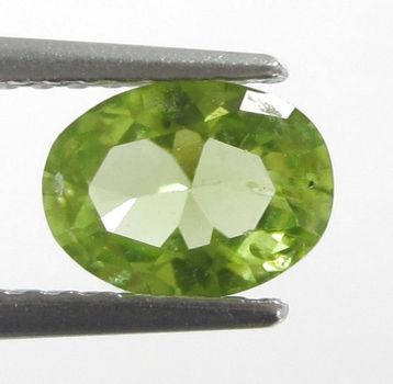 Bra Pris Mycket Fin Topp Grön Peridot 0,81 carat Oval Slipad Mycket Fin Lyster & Kvalitet från Pakistan Köp Nu!