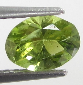 Bra Pris Mycket Fin Topp Grön Peridot 0,80 carat Oval Slipad Mycket Fin Lyster & Kvalitet från Pakistan Köp Nu!