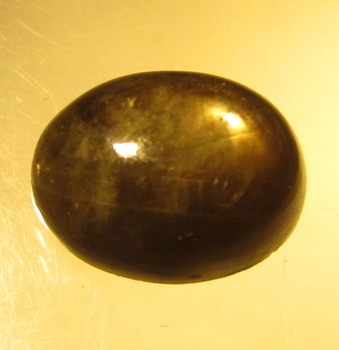 Bra Pris Stor Fin Svart Stjärn Safir 7,67 carat Oval Cabochon Billig Kvalitet från Thailand Köp Nu!