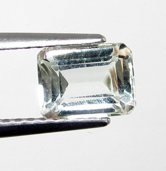 Bra Pris Mycket Vacker Ljus Gulaktig Grön Heliodor (Beryll) 0,96 carat Oktagon Slipning Fin Kvalitet & Lyster från Brasilien Köp Nu!