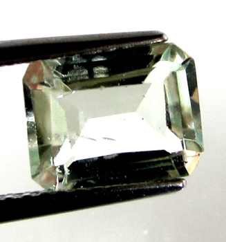 Bra Pris Mycket Vacker Gulaktig Grön Heliodor (Beryll) 1,63 carat Oktagon Slipning Fin Kvalitet & Lyster från Brasilien Köp Nu!