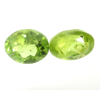 Bra Pris Parti 2 st Mycket Fin Topp Grön Peridot 3,07 carat Oval Slipad Fin Lyster & Billig Kvalitet från Pakistan Köp Nu!