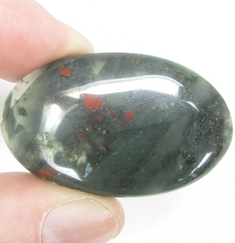 Bra Pris Mycket Vacker Blodsten Agat 66,23 carat Oval Cabochon Slipning Väldigt Fin Färg & Kvalitet från Afrika Köp Nu!