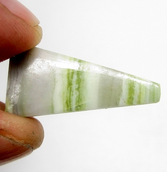 Bra Pris Mycket Fin Bandad Grön Opal 11,75 carat Fancy Cabochon Bra Färg & Kvalitet från Peru Köp Nu!