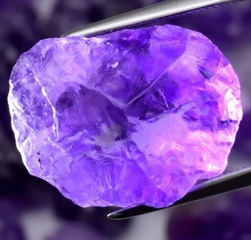 Bra Pris Obehandlad Rå Oslipad Topp Violett Ametist 7,91 carat Naturlig Kristall från Afrika Köp Nu!