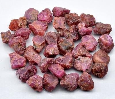 Good Price Parcel 34 pcs Untreated Rough Uncut Ruby 94,24 carat Natural Crystal Nice Colour from Tanzania Purchase Now!