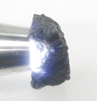 Bra Pris Rå Oslipad Fin Färg Blå Violett Iolit 99,65 carat Naturlig Kristall Brottstycke Bra Kvalitet från Madagaskar Köp Nu!