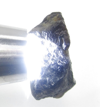 Bra Pris Rå Oslipad Fin Färg Blå Violett Iolit 81,07 carat Naturlig Kristall Brottstycke Bra Kvalitet från Madagaskar Köp Nu!