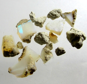 Bra Pris Parti 17 st Rå Oslipad Lystrande Somalisk Opal 11,50 carat Naturlig Kristall Mycket Fin Kvalitet & Färg sprakande Köp Nu!