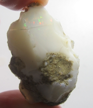 Bra Pris Mycket Stor Sällsynt Rå Oslipad Lystrande Somalisk Opal 134,60 carat Naturlig Kristall Mycket Fin Kvalitet & Färg Sprakande Köp Nu!