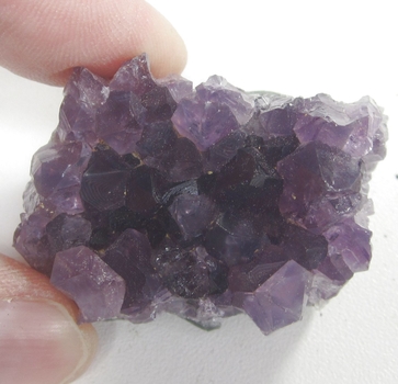 Bra Pris Mycket Vacker Specimen Skarp Violett Ametist 40,5 gram Formation av Kristaller Suverän Kvalitet från Brasilien Köp Nu!