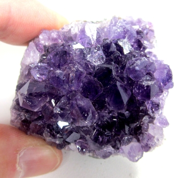 Bra Pris Mycket Vacker Specimen Skarp Violett Ametist 91,7 gram Formation av Kristaller Suverän Kvalitet från Brasilien Köp Nu!