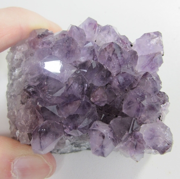 Bra Pris Mycket Vacker Specimen Skarp Violett Ametist 148 gram Formation av Kristaller Suverän Kvalitet från Brasilien Köp Nu!