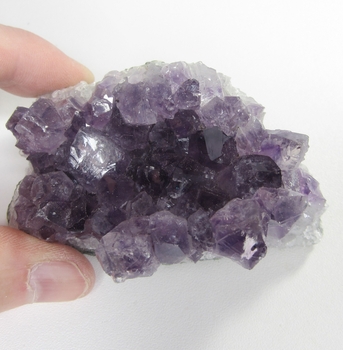 Bra Pris Mycket Vacker Specimen Skarp Violett Ametist 174,7 gram Formation av Kristaller Suverän Kvalitet från Brasilien Köp Nu!