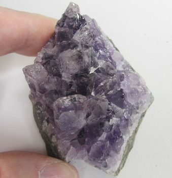 Bra Pris Mycket Vacker Specimen Skarp Violett Ametist 103,5 gram Formation av Kristaller Suverän Kvalitet från Brasilien Köp Nu!