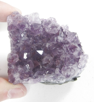 Bra Pris Mycket Vacker Specimen Skarp Violett Ametist 164,9 gram Formation av Kristaller Suverän Kvalitet från Brasilien Köp Nu!