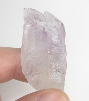 Bra Pris Vacker Obehandlad Rå Oslipad Violett Ametist Spets 21,8 Gram Naturligt Terminerad Kristall Finaste Kvalitet från Brasilien Köp den Nu!