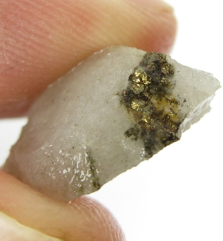 Bra Pris Hög Intressant Liten Bit Malm med Guld Korn i Matrix 1,90 gram Naturlig Brottstycke Med Korn Bra Kvalitet Spännande Samlarstuff från Bergslagen Sverige Köp Nu!