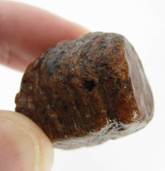 Bra Pris Sällsynt Obehandlad Rå Oslipad Specimen Rubin 171,70 carat Naturlig Hexagonal Kristall Intressant Kvalitativt Samlar Objekt från Afrika Köp Nu!