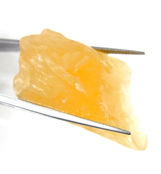 Bra Pris Spännande Rå Oslipad Vacker Orange Kalcit 15,4 gram Naturligt Brottstycke Bit Translucent & Skarp Färg från Brasilien Köp Nu