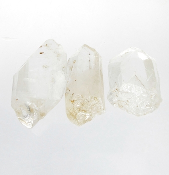 Bra Pris Parti 3 st Mycket Fin Intressant Bergskristall/Vit Kvarts 135 carat Naturligt Terminerad Kristall Trevligt Samlar Matrial från Marocko Köp Nu!