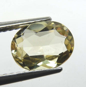 Bra Pris Vacker Brasiliansk Mycket Fint Grönaktigt Gul Beryll 1,52 carat Oval Slipning Topp Lyster & Topp Kvalitet Trevligt Samlar objekt Köp Nu!