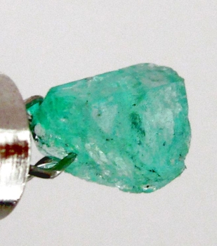 Bra Pris Rå Oslipad Mycket Sällsynt Intensiv Blåaktigt Grön Smargad Kristall 1,34 carat Naturlig Kristall Transparent från Colombia Köp Nu!